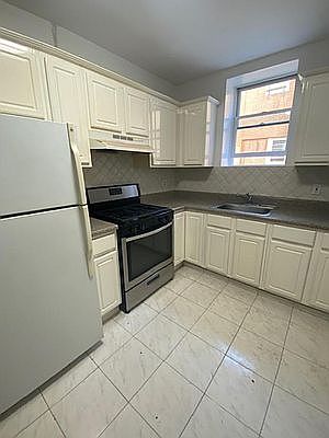 5th image of 146 Bay 13 St #B