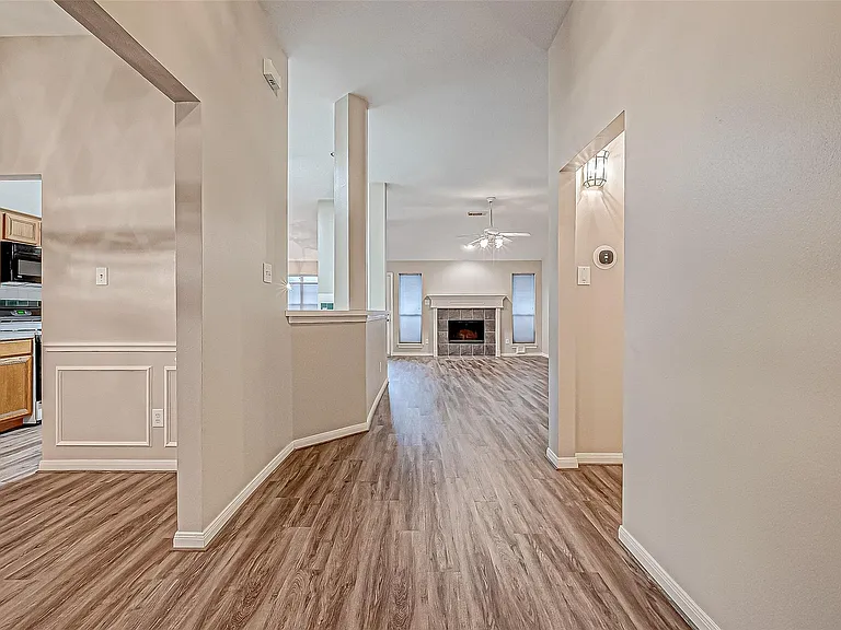1524 Robin Ave — Photo 2