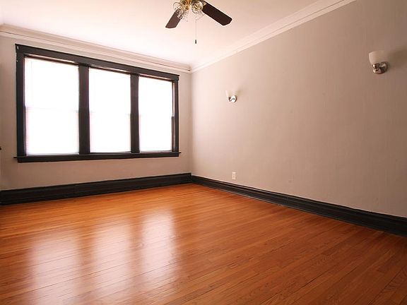 2nd image of 904 N Austin Blvd APT 3I