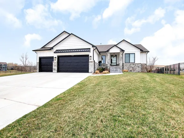 1107 W Lakeway Ct, Andover, KS 67002