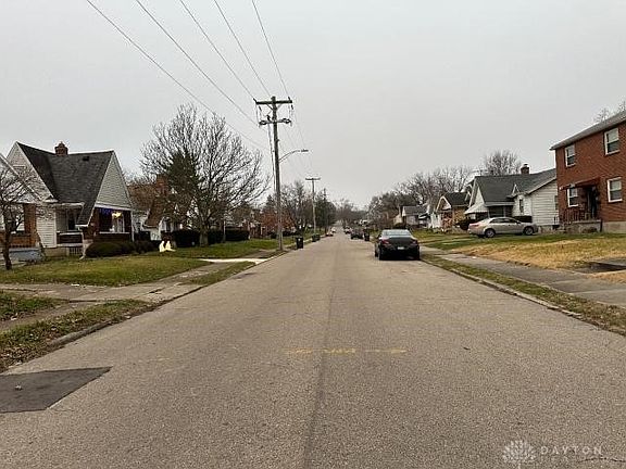 5th image of 444 Sandhurst Dr