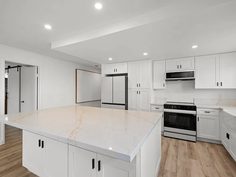 2050 Pacific Beach Dr #102 — Photo 12