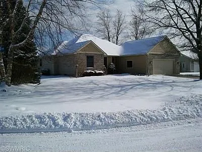 5064 Summerfield Dr photo 1