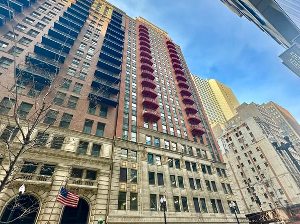 208 W Washington St APT 1711, Chicago, IL 60606