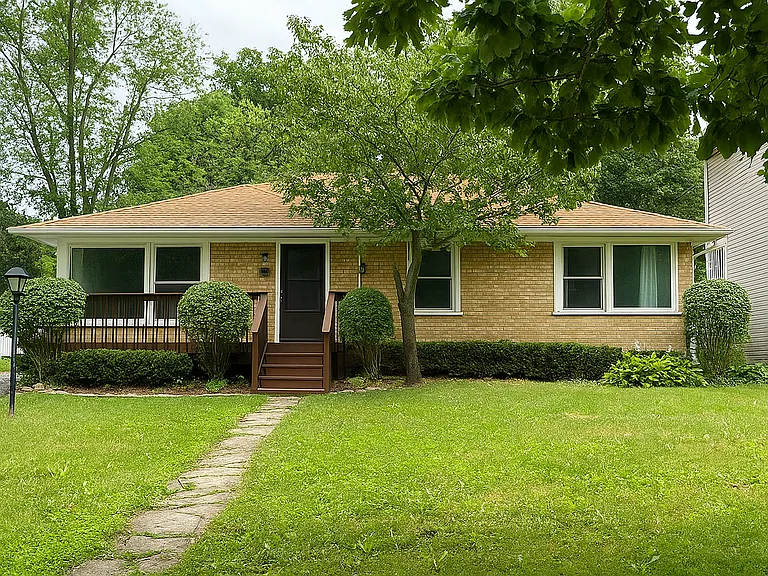 127 S Forest Ave — Photo 1