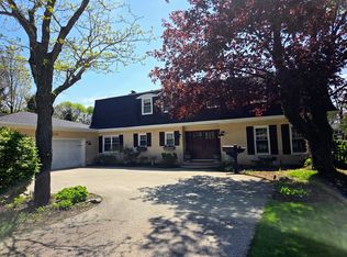 1215 Heather Ln, Glenview, IL 60025