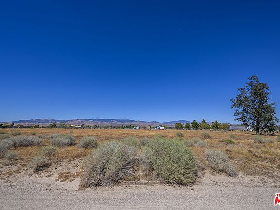 4th image of 250 W Avenue C