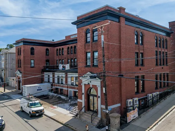 403 Division St #4, Fall River, MA 02721