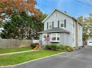 155 N Clinton Ave, Bay Shore, NY 11706