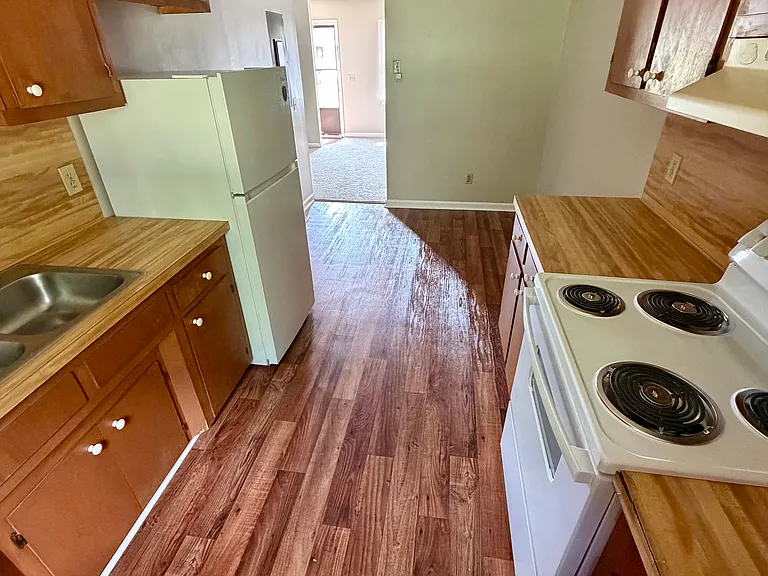 180 S Carrie St — Photo 4