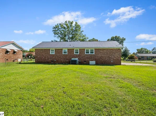 107 Grove St, Clinton, SC 29325