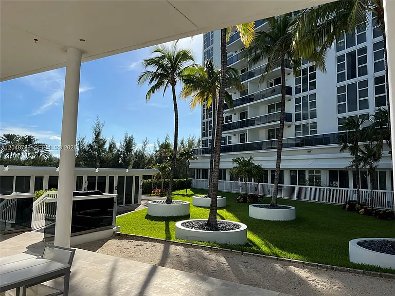 10275 Collins Ave #112 — Photo 41