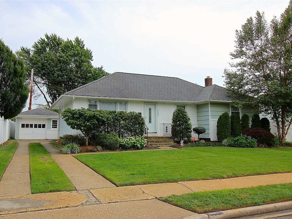1st image of 3682 Woodbridge Ln N