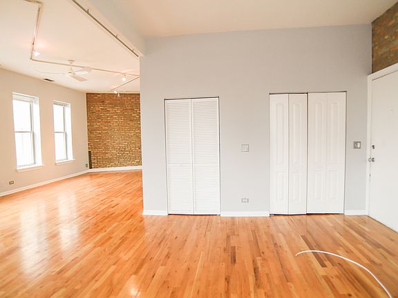 5th image of 4401 N Broadway St #3