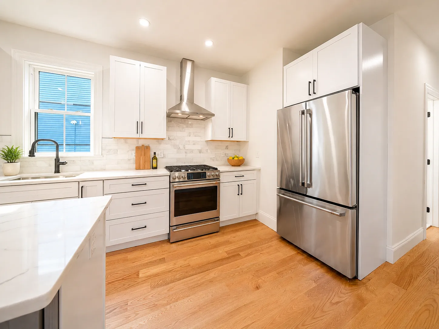 2 bed, 923 sqft, $4,400 — Photo 2