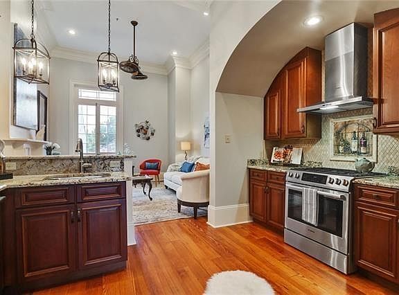 4th image of 1225 Bourbon St APT D