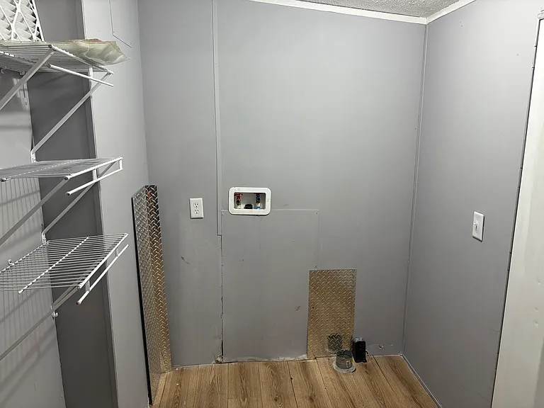 329 Hollybrook Ln — Photo 22