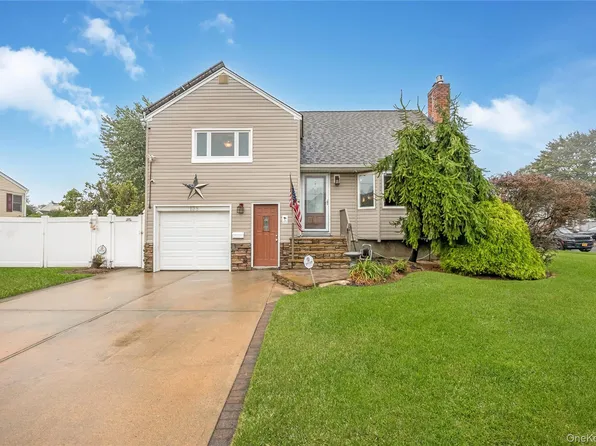138 Eastgate Road, Massapequa Park, NY 11762