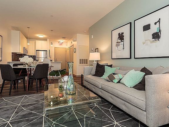 5th image of 180 Telford St Unit 221