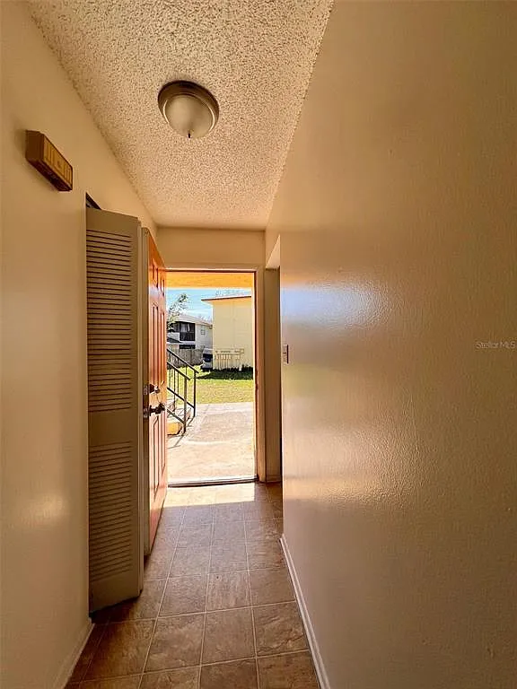 2 bed, 1.0 bath, 817 sqft, $1,100 — Photo 4