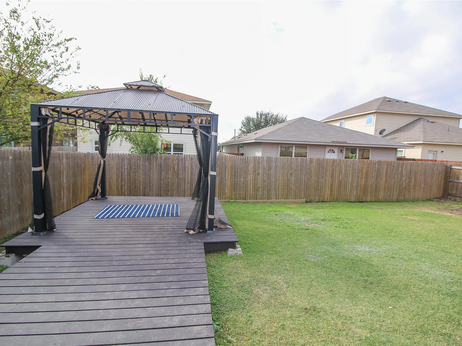 4 bed, 2.0 bath, 1858 sqft, $2,150 — Photo 4