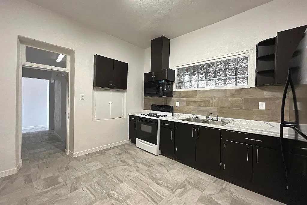 3 bed, 1040 sqft, $1,150 — Photo 3