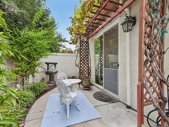 5th image of 1290 Shady Pines St