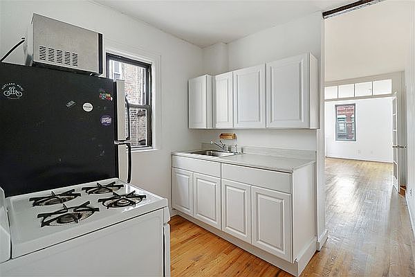 1st image of 219 Montrose Ave #4