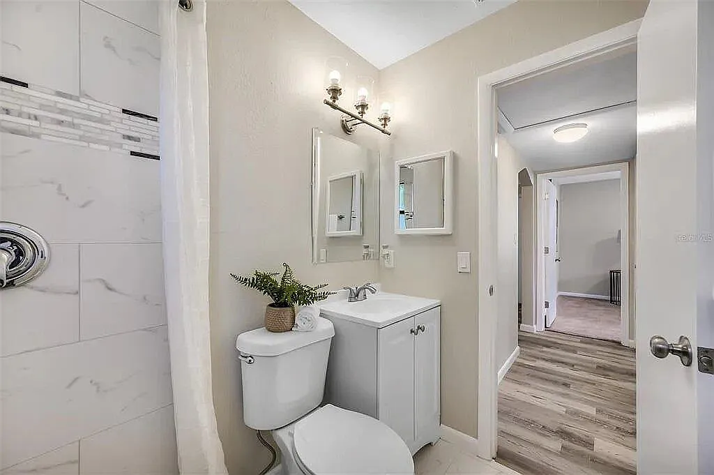 2 bed, 686 sqft, $2,200 — Photo 2