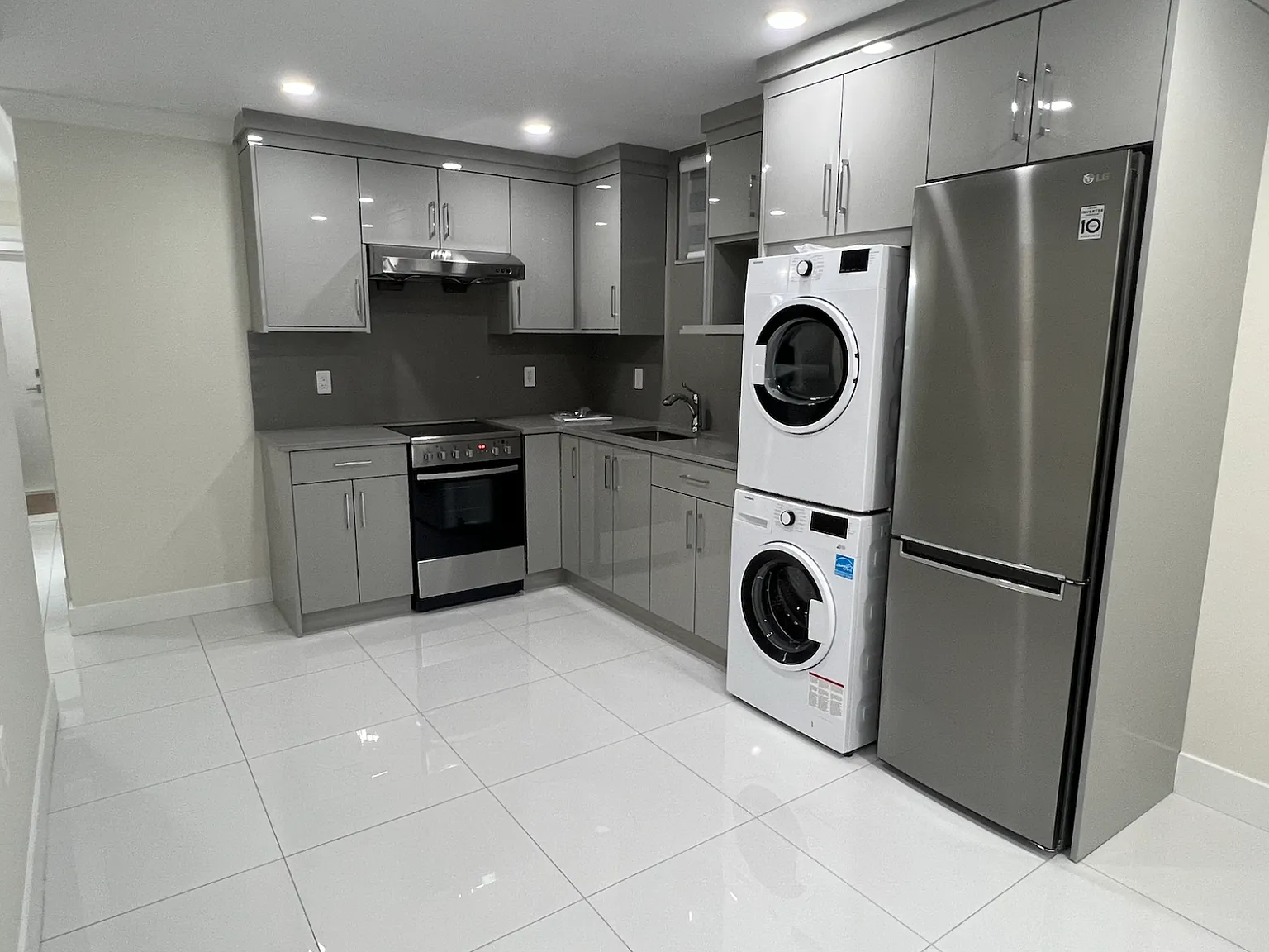 2 bed, 900 sqft, $2,000 — Photo 3