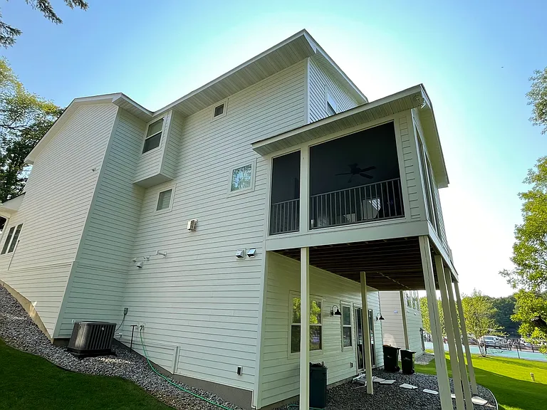 19370 Lake Ave — Photo 14
