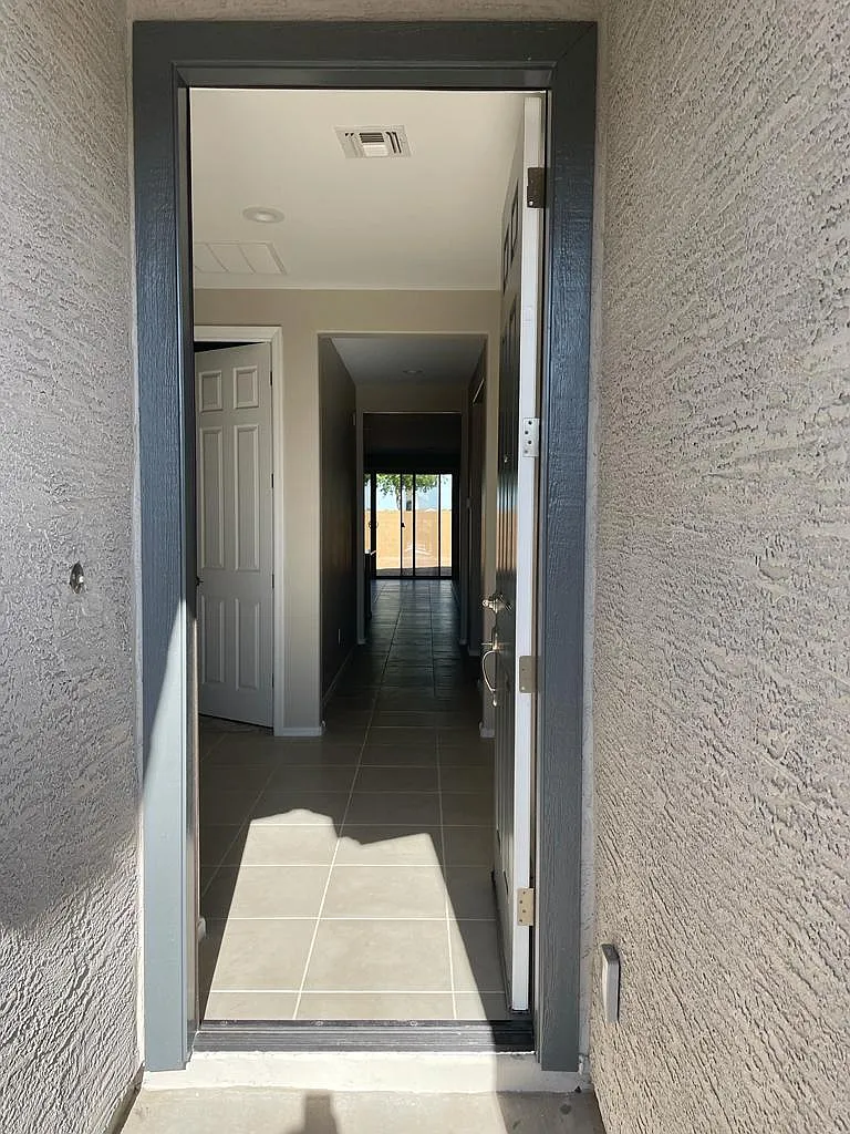 4 bed, 1720 sqft, $1,999 — Photo 1