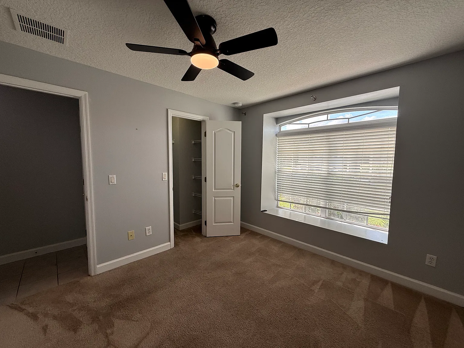 4 bed, 1915 sqft, $2,600 — Photo 4