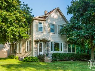 94 Lakeside Dr NE, Grand Rapids, MI 49503