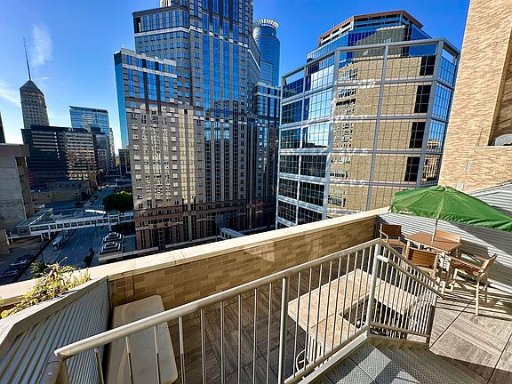 Your very own 300 sq. foot PRIVATE deck on the 15th floor (one of the largest private decks in downtown Minneapolis!)