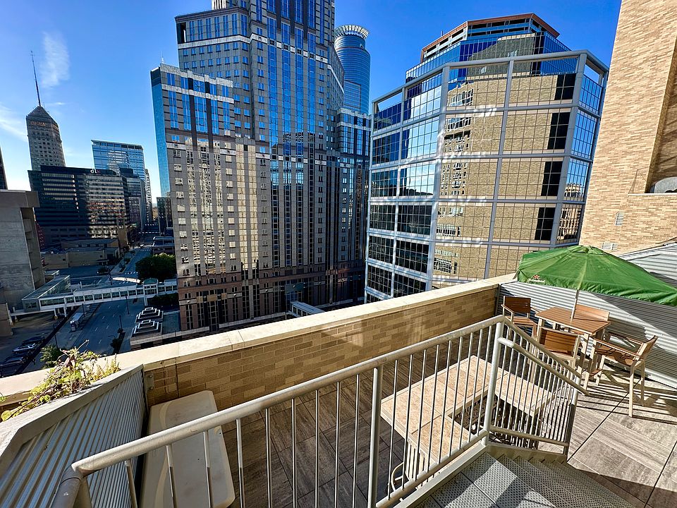 Your very own 300 sq. foot PRIVATE deck on the 15th floor (one of the largest private decks in downtown Minneapolis!)