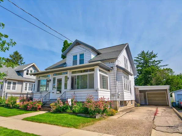 137 E School St, Columbus, WI 53925