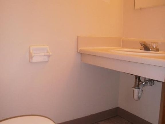 1/2 Bathroom
