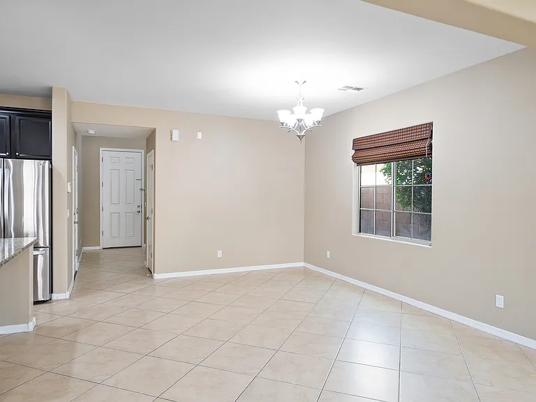 906 E Del Rio St — Photo 18
