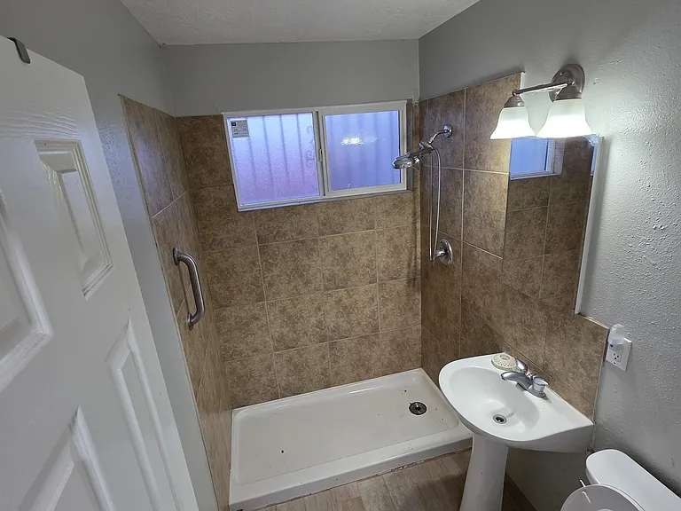 437 Indiana St SE #2 — Photo 3
