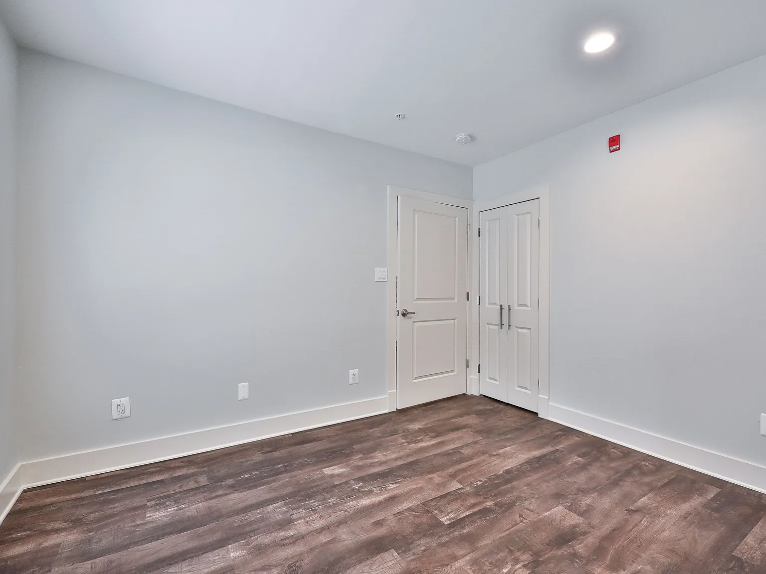 2 bed, 1100 sqft, $2,100 — Photo 4