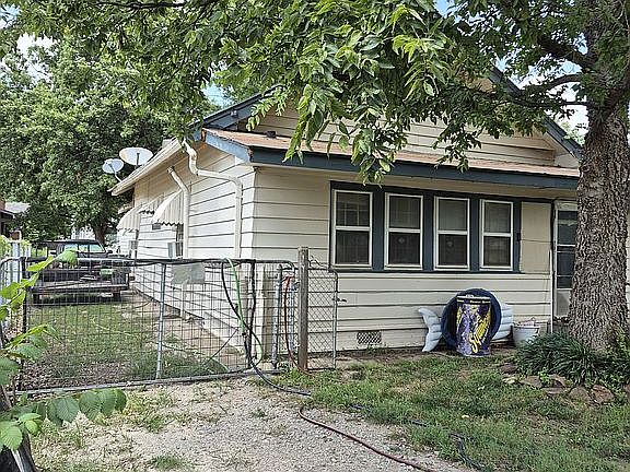 3rd image of 621 W Padon Ave