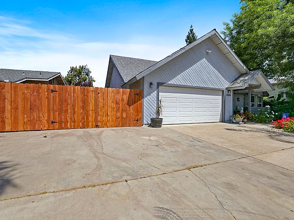 5th image of 3202 E Race Ave