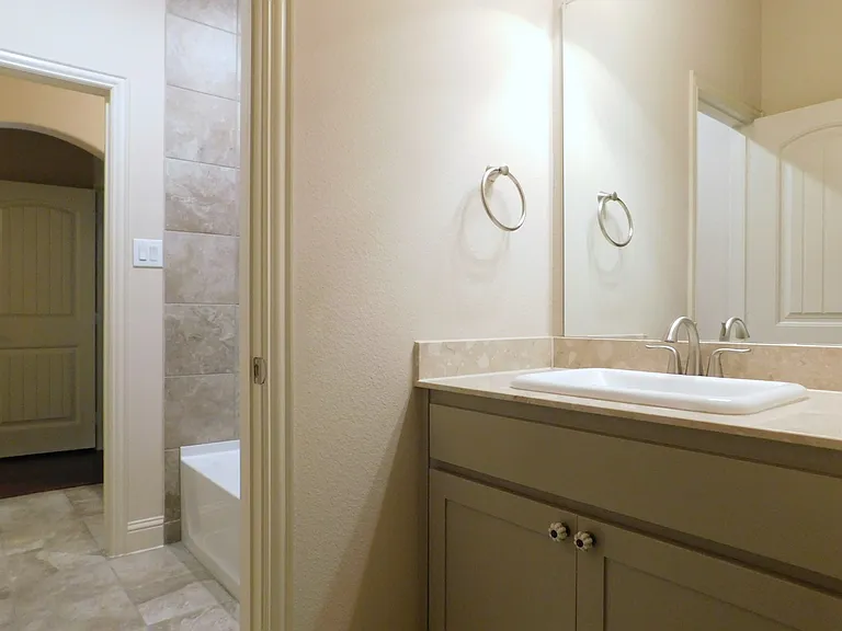 1704 Serra Dr — Photo 23