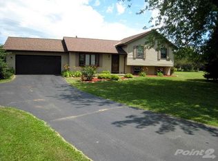 470 Bron Derw Ct, Wales, WI 53183