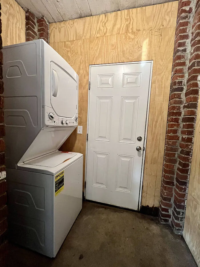 2 bed, 1.0 bath, 1445 sqft, $1,800 — Photo 3