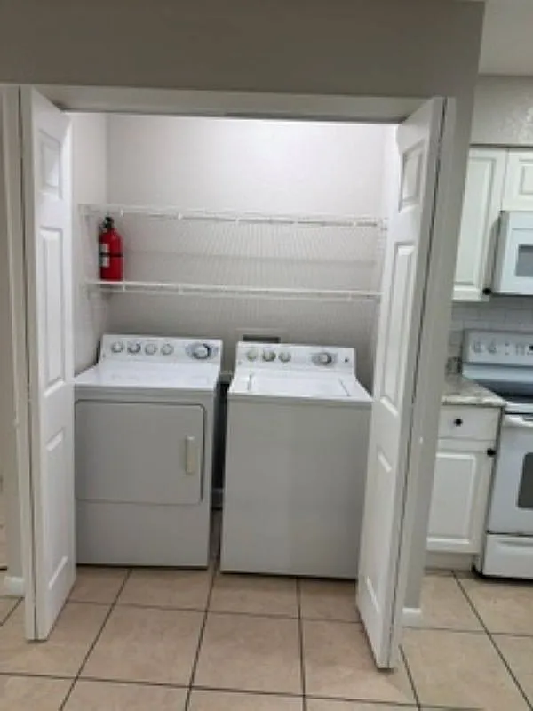 Modern 2 Bed/1 Bath Unit in Tampa! Rent: $1400.00 - Available 09/16/2026 — Photo 2