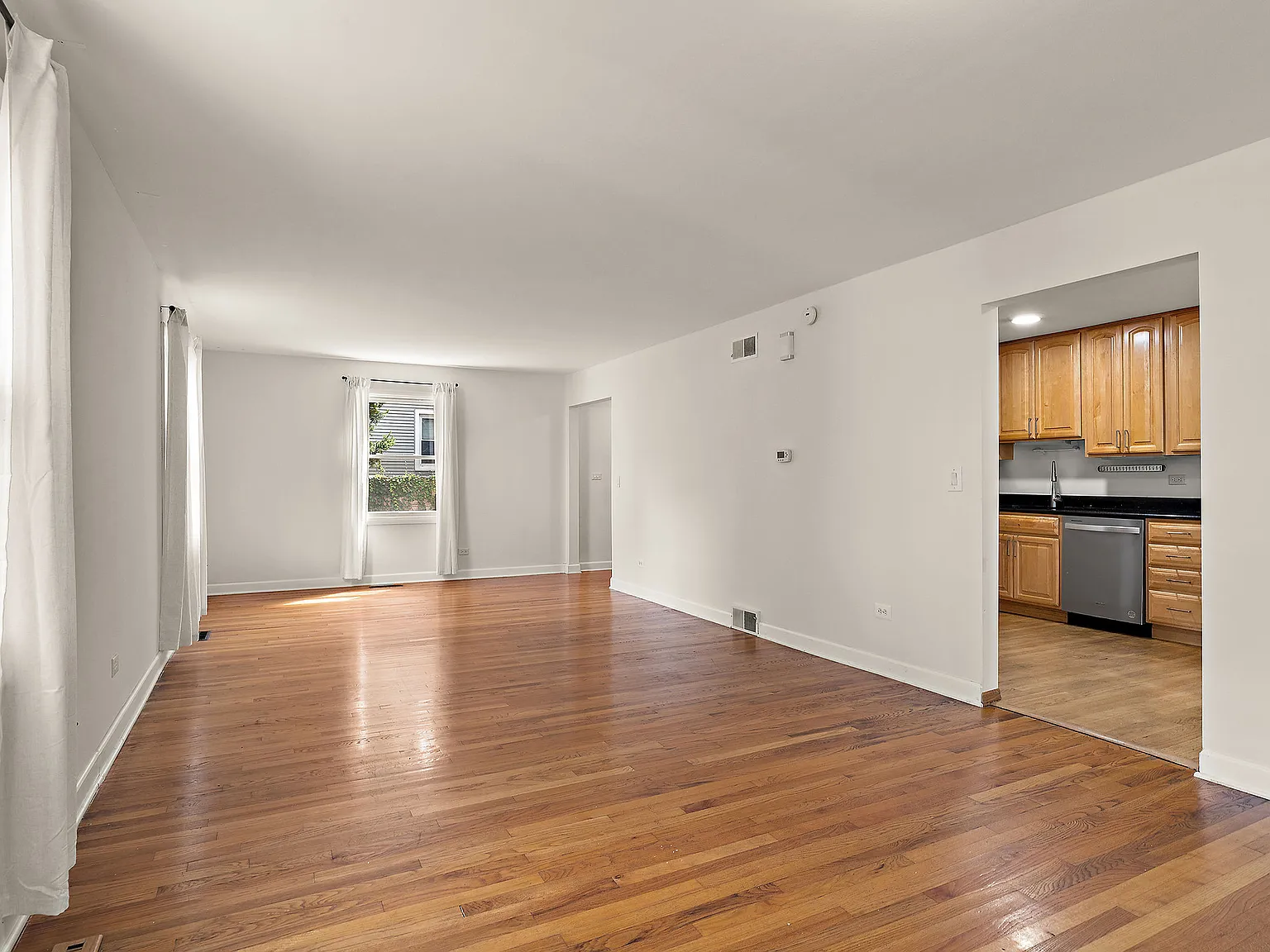 3 bed, 2.5 bath, 1757 sqft, $3,795 — Photo 3