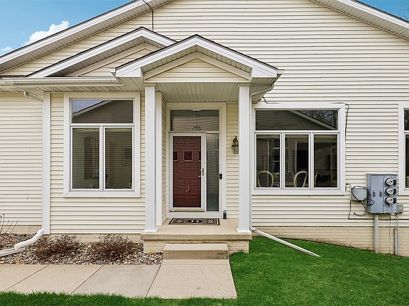 3rd image of 808 W Trace Dr