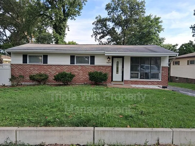 524 Acorn Dr — Photo 1